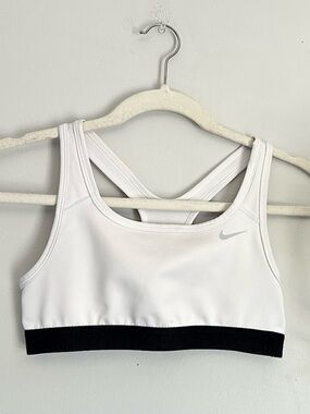 Nike White and Black Dri-FIT Sports Bra workout trending Pilates size medium